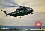 Immagine di Evacuazione dei rifugiati da Saigon Sul mare del sud della Cina, 1975, secondo 17 filmato di repertorio 65675069506