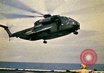 Immagine di Evacuazione dei rifugiati da Saigon Sul mare del sud della Cina, 1975, secondo 18 filmato di repertorio 65675069506