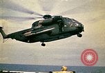 Immagine di Evacuazione dei rifugiati da Saigon Sul mare del sud della Cina, 1975, secondo 19 filmato di repertorio 65675069506