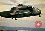 Immagine di Evacuazione dei rifugiati da Saigon Sul mare del sud della Cina, 1975, secondo 23 filmato di repertorio 65675069506