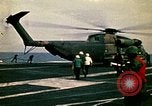 Immagine di Evacuazione dei rifugiati da Saigon Sul mare del sud della Cina, 1975, secondo 27 filmato di repertorio 65675069506
