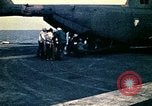 Immagine di Evacuazione dei rifugiati da Saigon Sul mare del sud della Cina, 1975, secondo 28 filmato di repertorio 65675069506