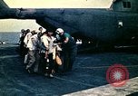 Immagine di Evacuazione dei rifugiati da Saigon Sul mare del sud della Cina, 1975, secondo 35 filmato di repertorio 65675069506