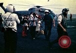 Immagine di Evacuazione dei rifugiati da Saigon Sul mare del sud della Cina, 1975, secondo 42 filmato di repertorio 65675069506