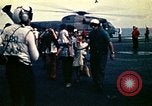 Immagine di Evacuazione dei rifugiati da Saigon Sul mare del sud della Cina, 1975, secondo 43 filmato di repertorio 65675069506