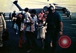 Immagine di Evacuazione dei rifugiati da Saigon Sul mare del sud della Cina, 1975, secondo 45 filmato di repertorio 65675069506
