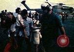 Immagine di Evacuazione dei rifugiati da Saigon Sul mare del sud della Cina, 1975, secondo 46 filmato di repertorio 65675069506