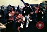 Immagine di Evacuazione dei rifugiati da Saigon Sul mare del sud della Cina, 1975, secondo 49 filmato di repertorio 65675069506