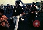 Immagine di Evacuazione dei rifugiati da Saigon Sul mare del sud della Cina, 1975, secondo 50 filmato di repertorio 65675069506