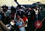 Immagine di Evacuazione dei rifugiati da Saigon Sul mare del sud della Cina, 1975, secondo 60 filmato di repertorio 65675069506