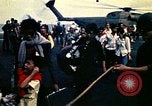 Immagine di Evacuazione dei rifugiati da Saigon Sul mare del sud della Cina, 1975, secondo 61 filmato di repertorio 65675069506