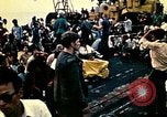 Immagine di Principali VNAF Buang-Ly sbarco di un Cessna O-1 sulla USS Midway Sul mare del sud della Cina, 1975, secondo 6 filmato di repertorio 65675069507
