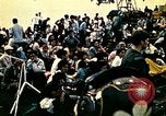 Immagine di Principali VNAF Buang-Ly sbarco di un Cessna O-1 sulla USS Midway Sul mare del sud della Cina, 1975, secondo 7 filmato di repertorio 65675069507