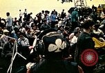 Immagine di Principali VNAF Buang-Ly sbarco di un Cessna O-1 sulla USS Midway Sul mare del sud della Cina, 1975, secondo 8 filmato di repertorio 65675069507