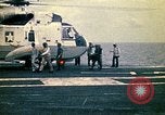 Immagine di Principali VNAF Buang-Ly sbarco di un Cessna O-1 sulla USS Midway Sul mare del sud della Cina, 1975, secondo 13 filmato di repertorio 65675069507