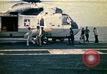 Immagine di Principali VNAF Buang-Ly sbarco di un Cessna O-1 sulla USS Midway Sul mare del sud della Cina, 1975, secondo 14 filmato di repertorio 65675069507