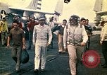 Immagine di Principali VNAF Buang-Ly sbarco di un Cessna O-1 sulla USS Midway Sul mare del sud della Cina, 1975, secondo 18 filmato di repertorio 65675069507