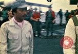 Immagine di Principali VNAF Buang-Ly sbarco di un Cessna O-1 sulla USS Midway Sul mare del sud della Cina, 1975, secondo 22 filmato di repertorio 65675069507