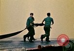 Immagine di Principali VNAF Buang-Ly sbarco di un Cessna O-1 sulla USS Midway Sul mare del sud della Cina, 1975, secondo 29 filmato di repertorio 65675069507