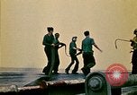 Immagine di Principali VNAF Buang-Ly sbarco di un Cessna O-1 sulla USS Midway Sul mare del sud della Cina, 1975, secondo 30 filmato di repertorio 65675069507