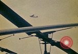 Immagine di Principali VNAF Buang-Ly sbarco di un Cessna O-1 sulla USS Midway Sul mare del sud della Cina, 1975, secondo 34 filmato di repertorio 65675069507