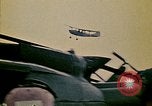 Immagine di Principali VNAF Buang-Ly sbarco di un Cessna O-1 sulla USS Midway Sul mare del sud della Cina, 1975, secondo 42 filmato di repertorio 65675069507
