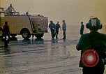 Immagine di Principali VNAF Buang-Ly sbarco di un Cessna O-1 sulla USS Midway Sul mare del sud della Cina, 1975, secondo 52 filmato di repertorio 65675069507