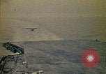 Immagine di Principali VNAF Buang-Ly sbarco di un Cessna O-1 sulla USS Midway Sul mare del sud della Cina, 1975, secondo 54 filmato di repertorio 65675069507
