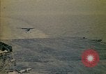 Immagine di Principali VNAF Buang-Ly sbarco di un Cessna O-1 sulla USS Midway Sul mare del sud della Cina, 1975, secondo 55 filmato di repertorio 65675069507