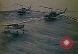 Immagine di Principali VNAF Buang-Ly sbarco di un Cessna O-1 sulla USS Midway Sul mare del sud della Cina, 1975, secondo 61 filmato di repertorio 65675069507