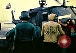 Standbild Crew der USS Midway push Hubschrauber über Bord South China Sea, 1975, aus Sekunde 12 historischem Filmmaterial Videoclip 65675069508