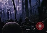 Immagine di Jungle combattere con le pistole di macchina Il Vietnam, 1967, secondo 39 filmato di repertorio 65675069514