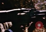 Immagine di Jungle combattere con le pistole di macchina Il Vietnam, 1967, secondo 56 filmato di repertorio 65675069514