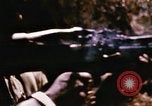 Immagine di Jungle combattere con le pistole di macchina Il Vietnam, 1967, secondo 57 filmato di repertorio 65675069514