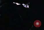 Immagine di Jungle combattere con le pistole di macchina Il Vietnam, 1967, secondo 60 filmato di repertorio 65675069514