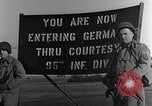 Standbild 95th Infantry Division Saarlautern Deutschland, 1944, aus Sekunde 15 historischem Filmmaterial Videoclip 65675069527