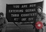 Standbild 95th Infantry Division Saarlautern Deutschland, 1944, aus Sekunde 17 historischem Filmmaterial Videoclip 65675069527