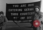 Standbild 95th Infantry Division Saarlautern Deutschland, 1944, aus Sekunde 19 historischem Filmmaterial Videoclip 65675069527