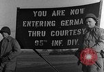 Standbild 95th Infantry Division Saarlautern Deutschland, 1944, aus Sekunde 23 historischem Filmmaterial Videoclip 65675069527
