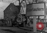 Standbild 95th Infantry Division Saarlautern Deutschland, 1944, aus Sekunde 42 historischem Filmmaterial Videoclip 65675069527