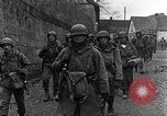 Immagine di STATI UNITI Fanteria vicino a Bitschhofen Germania WW2 Bitschhofen Germania, 1944, secondo 1 filmato di repertorio 65675069529