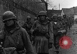 Immagine di STATI UNITI Fanteria vicino a Bitschhofen Germania WW2 Bitschhofen Germania, 1944, secondo 3 filmato di repertorio 65675069529
