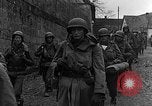 Immagine di STATI UNITI Fanteria vicino a Bitschhofen Germania WW2 Bitschhofen Germania, 1944, secondo 4 filmato di repertorio 65675069529