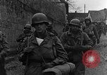 Immagine di STATI UNITI Fanteria vicino a Bitschhofen Germania WW2 Bitschhofen Germania, 1944, secondo 8 filmato di repertorio 65675069529