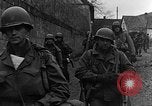 Immagine di STATI UNITI Fanteria vicino a Bitschhofen Germania WW2 Bitschhofen Germania, 1944, secondo 9 filmato di repertorio 65675069529