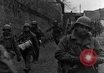 Immagine di STATI UNITI Fanteria vicino a Bitschhofen Germania WW2 Bitschhofen Germania, 1944, secondo 10 filmato di repertorio 65675069529