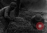 Immagine di STATI UNITI Fanteria vicino a Bitschhofen Germania WW2 Bitschhofen Germania, 1944, secondo 20 filmato di repertorio 65675069529