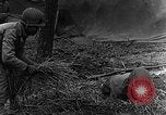 Immagine di STATI UNITI Fanteria vicino a Bitschhofen Germania WW2 Bitschhofen Germania, 1944, secondo 28 filmato di repertorio 65675069529