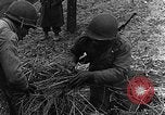 Immagine di STATI UNITI Fanteria vicino a Bitschhofen Germania WW2 Bitschhofen Germania, 1944, secondo 34 filmato di repertorio 65675069529