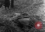 Immagine di STATI UNITI Fanteria vicino a Bitschhofen Germania WW2 Bitschhofen Germania, 1944, secondo 36 filmato di repertorio 65675069529